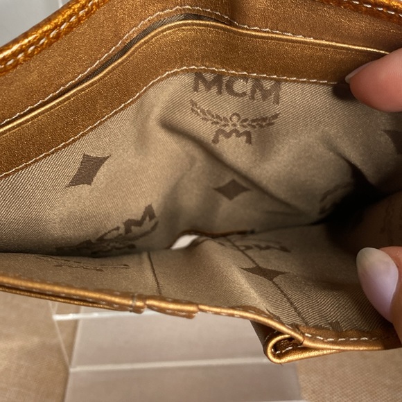 AUTHENTIC MCM TRI-FOLD WALLET - Picture 6 of 10